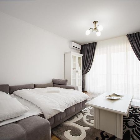 Bright & Elegant Central Apartment أرادايا المظهر الخارجي الصورة
