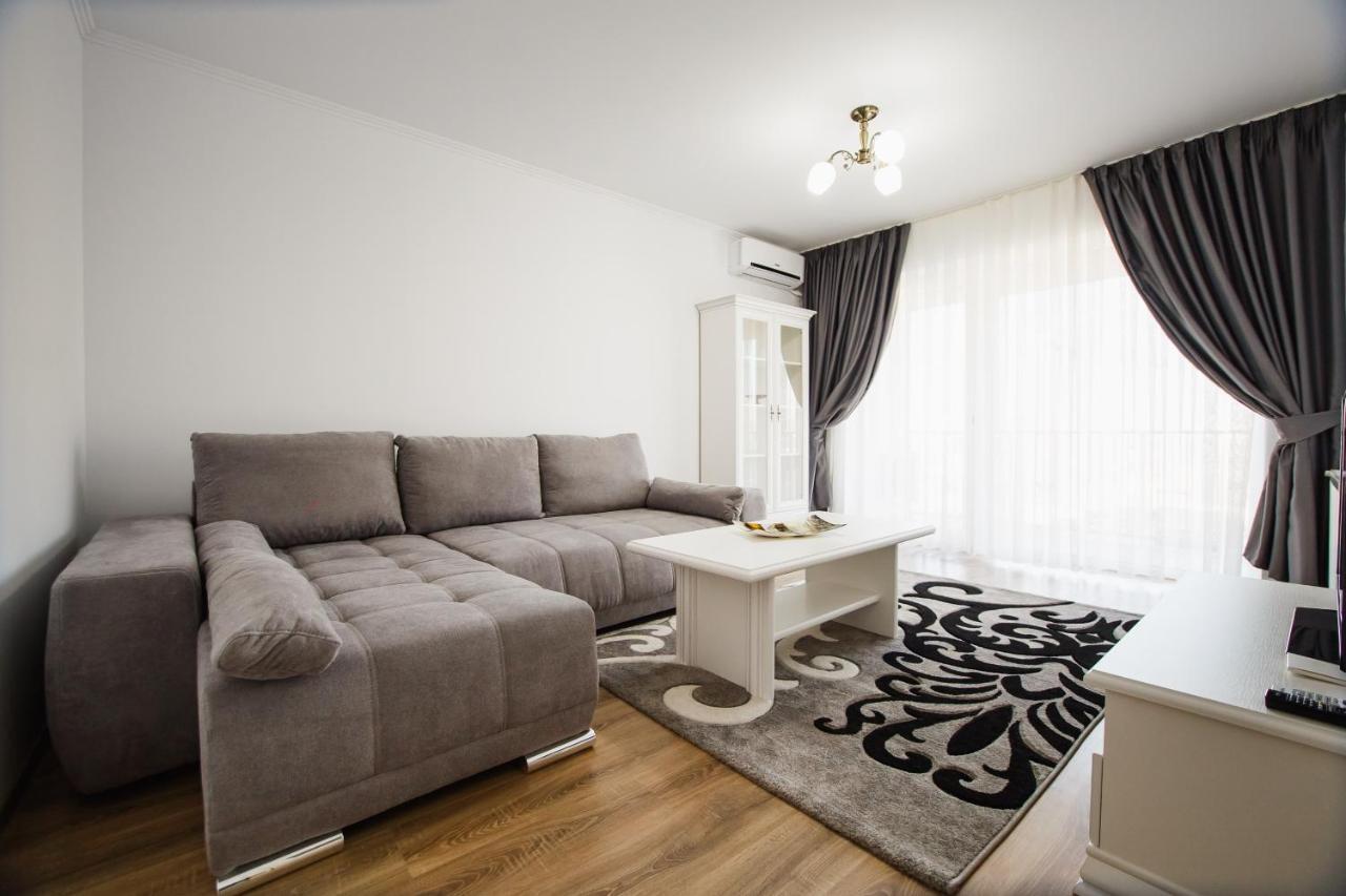 Bright & Elegant Central Apartment أرادايا المظهر الخارجي الصورة