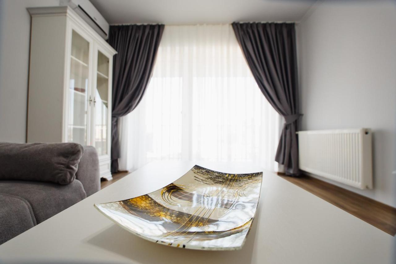 Bright & Elegant Central Apartment أرادايا المظهر الخارجي الصورة